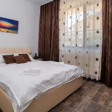 Breezy House Mamaia Nord דירה